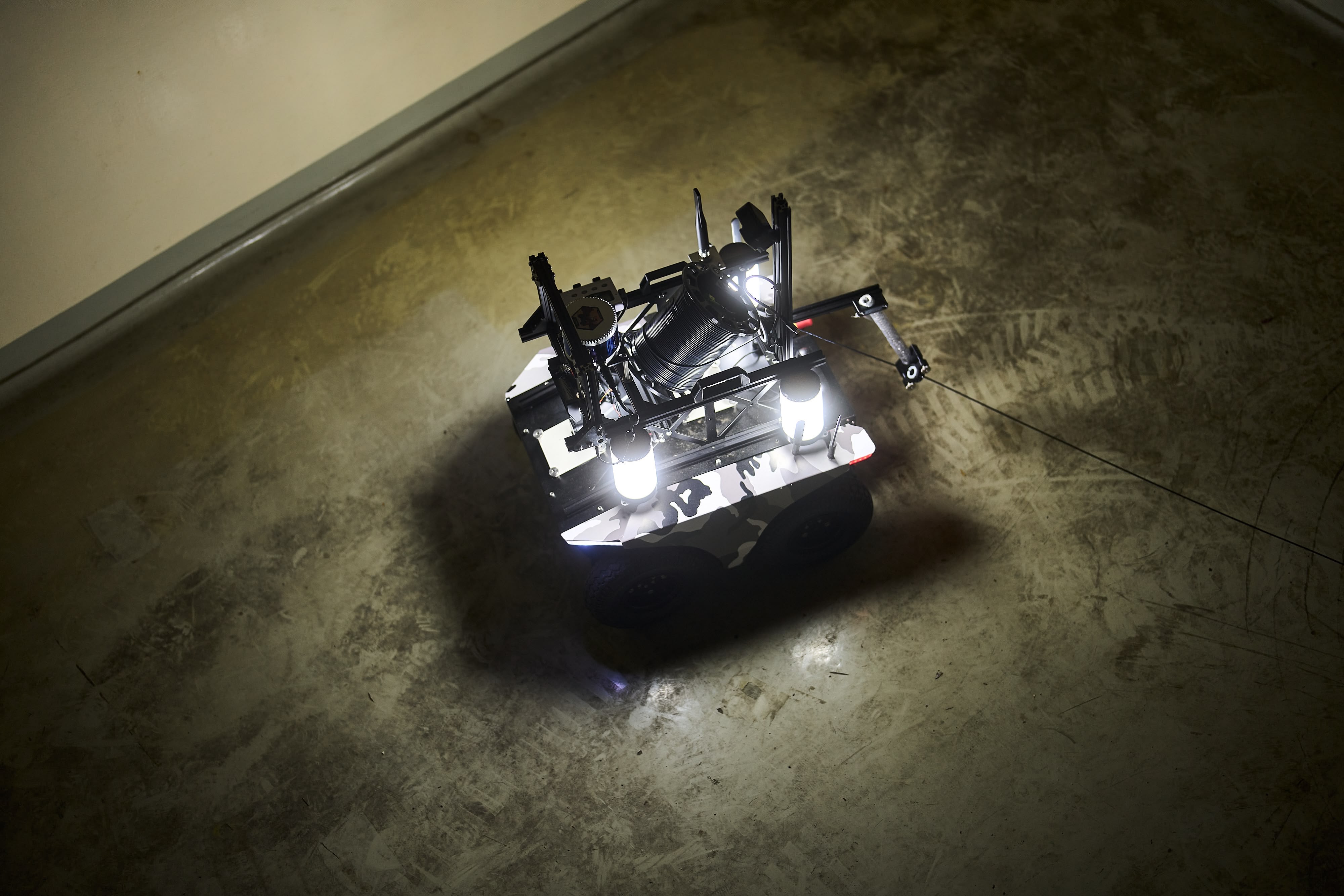 Husarion Lynx with the fiber optic cable