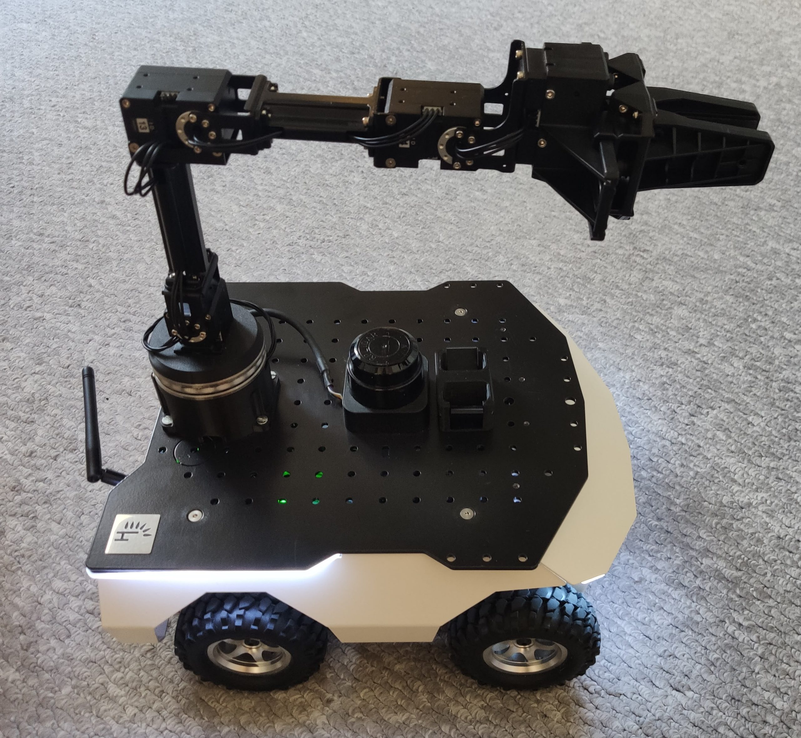 rosbot with mounted manipulator